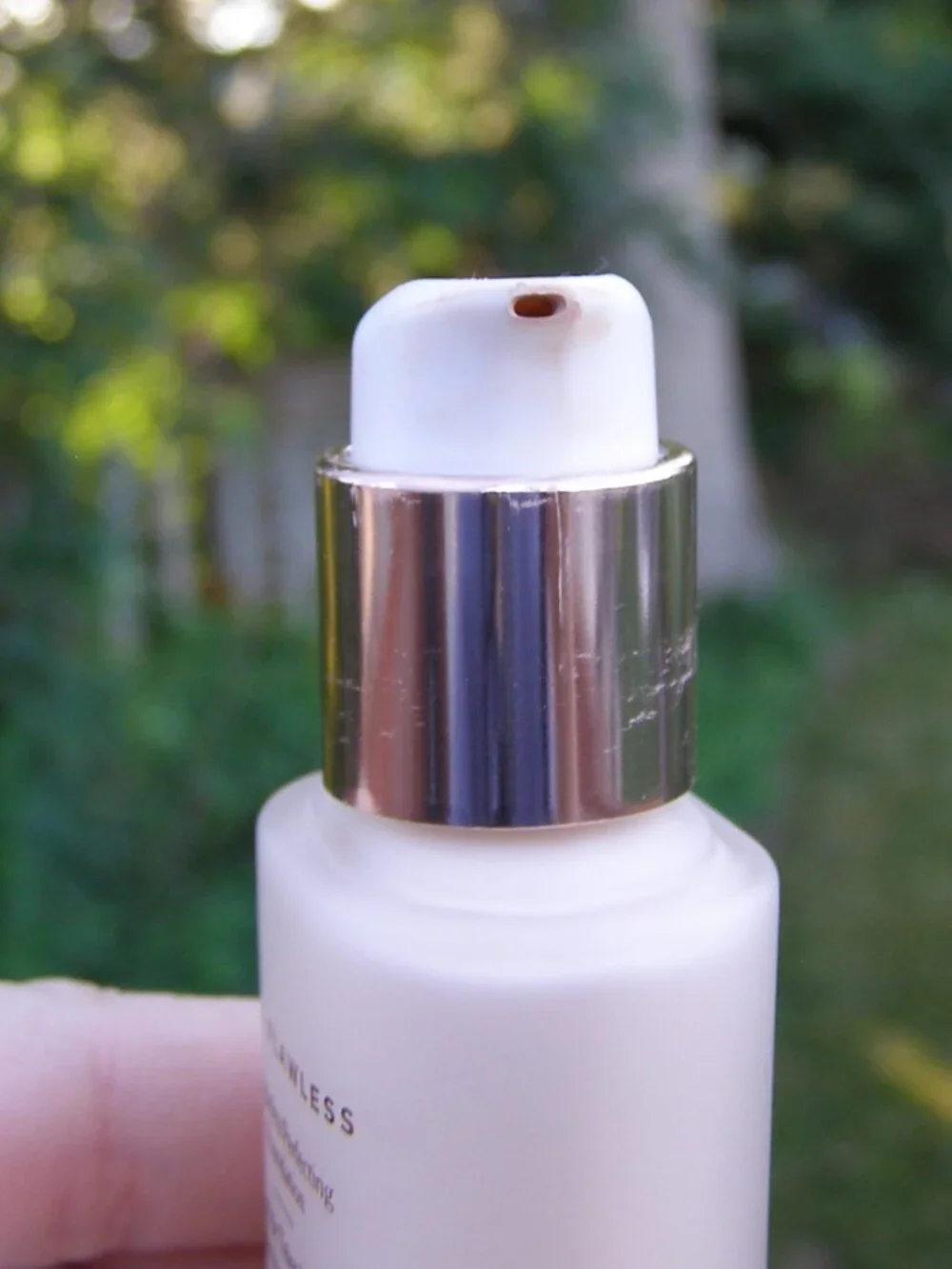 NEW Laura Mercier Real Flawless Foundation